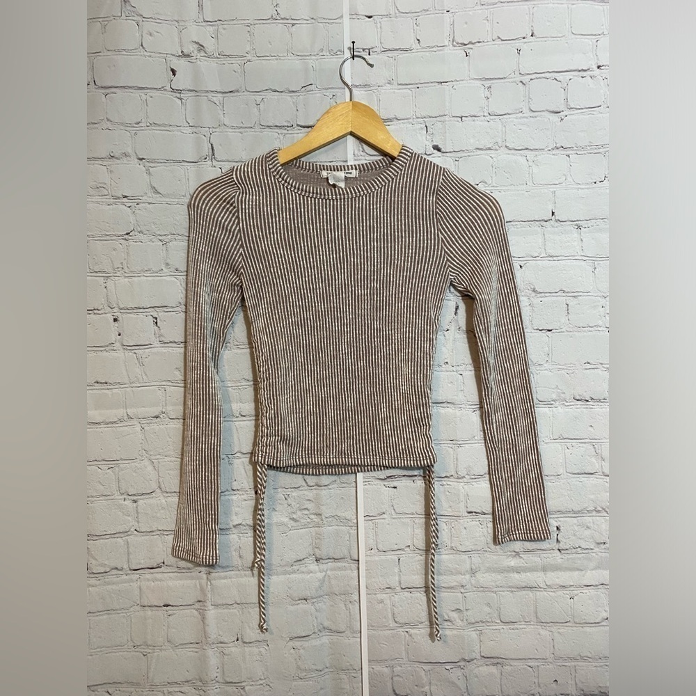 Caution to the wind Women's Size Small Brown and White Drawstring sides Crop-top